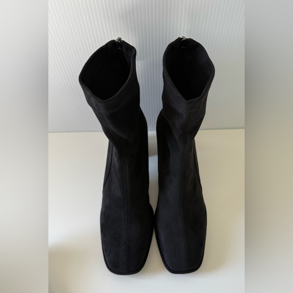 Trakxy Women's Chelsea Black Ankle Booties Size 8 New with Tags